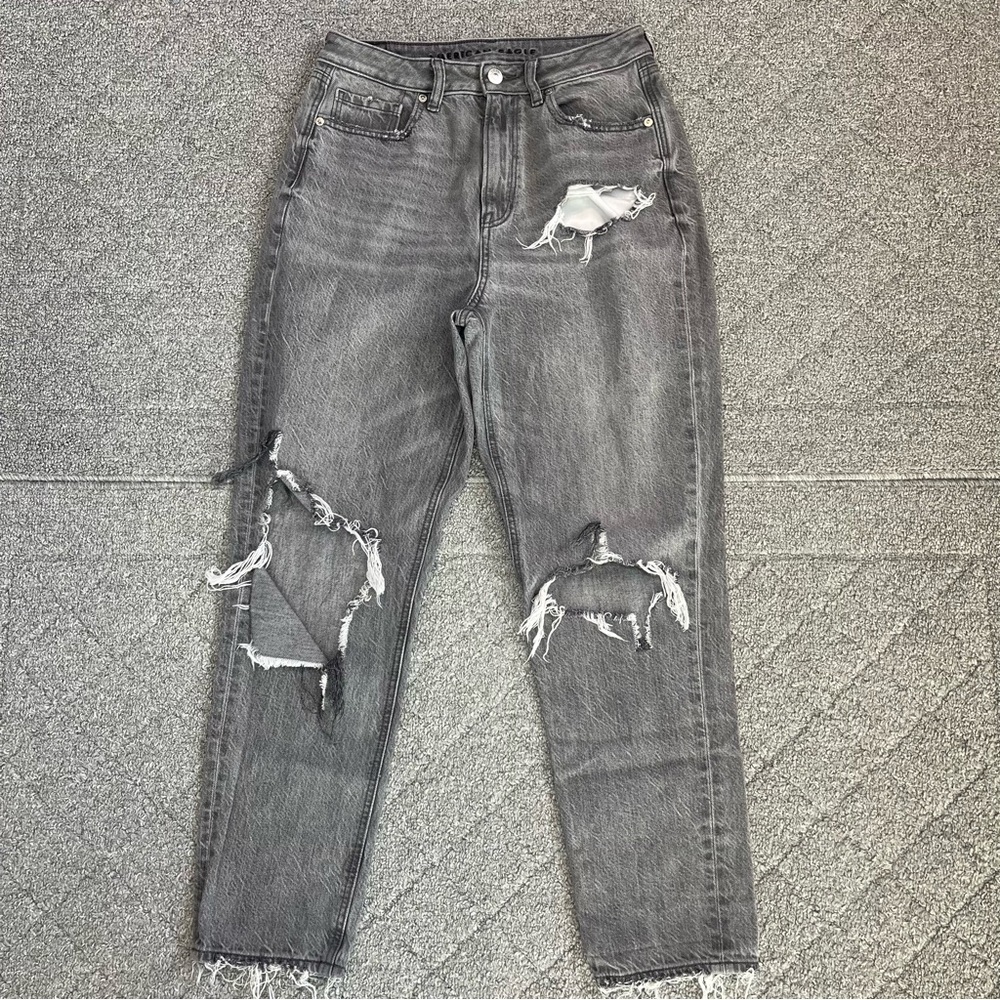 American Eagle Distressed Destroyed Mom Denim Jeans Womens Size 6 Gray Frayed